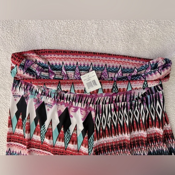 NWT Boho styled Aztec design palazzo pants by DGNY LX folding waistband. - Picture 4 of 9